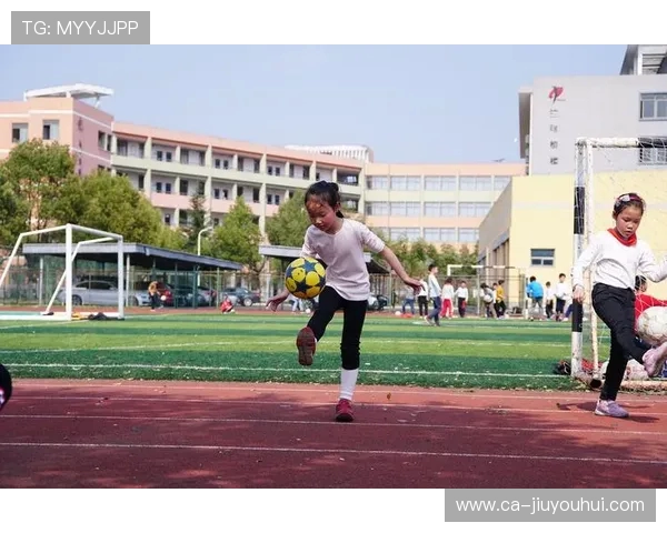 围绕城东小学校园足球全面发展与素质提升的实践探索之路新径探讨